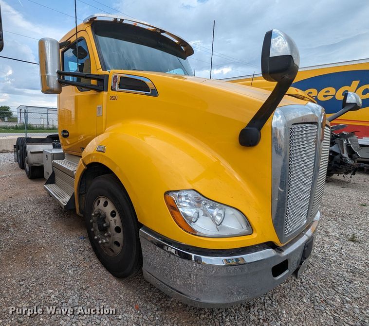 image for item MY9442 2019 Kenworth T680  semi truck