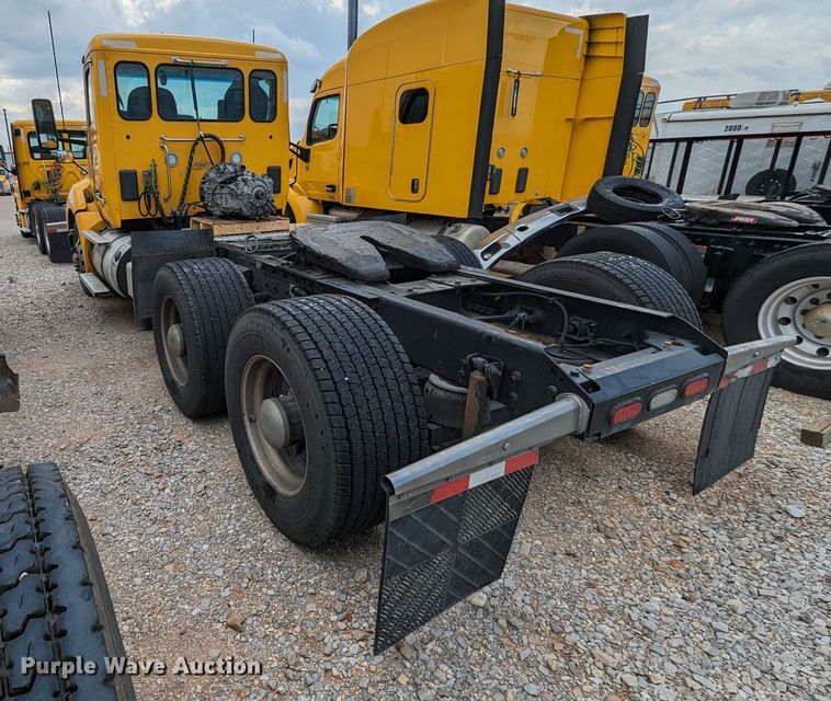 image for item MY9442 2019 Kenworth T680  semi truck