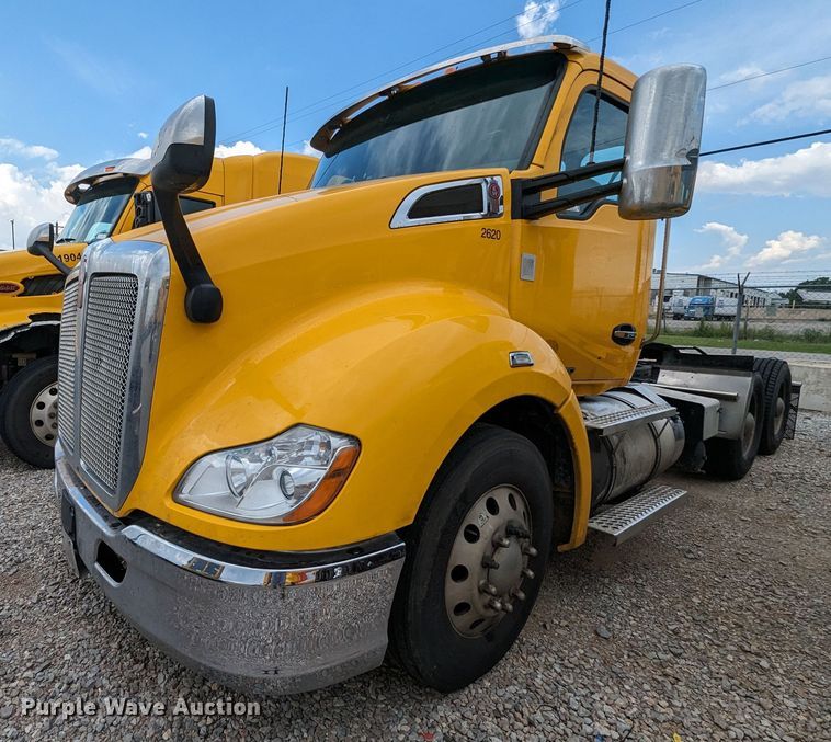 image for item MY9442 2019 Kenworth T680  semi truck
