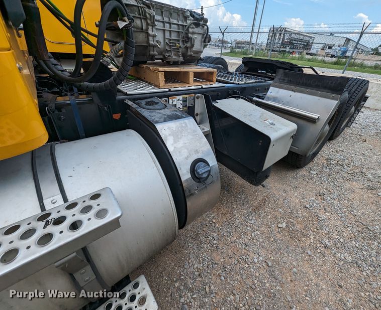 image for item MY9442 2019 Kenworth T680  semi truck