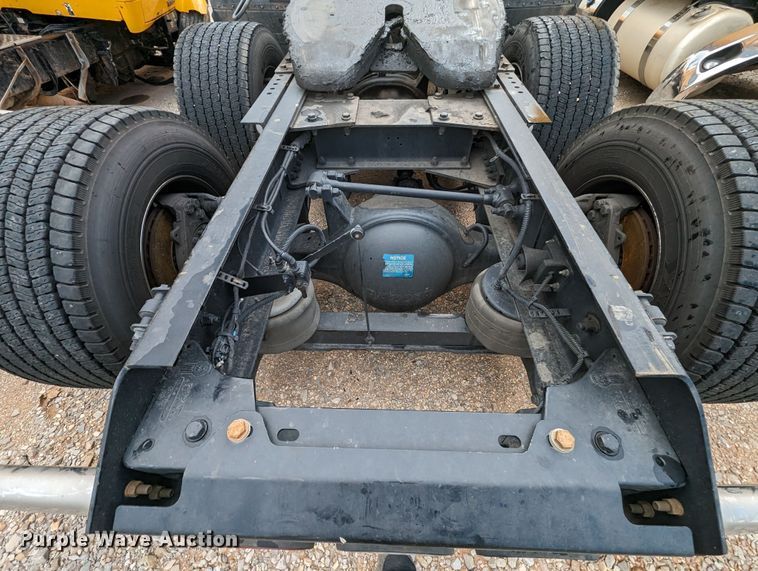 image for item MY9442 2019 Kenworth T680  semi truck