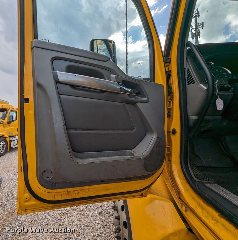 image for item MY9442 2019 Kenworth T680  semi truck