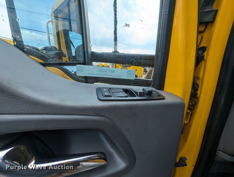 image for item MY9442 2019 Kenworth T680  semi truck