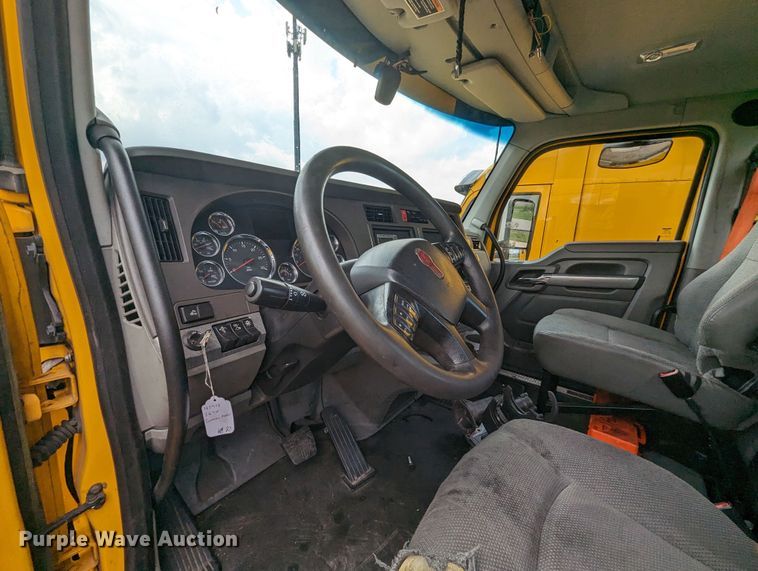 image for item MY9442 2019 Kenworth T680  semi truck