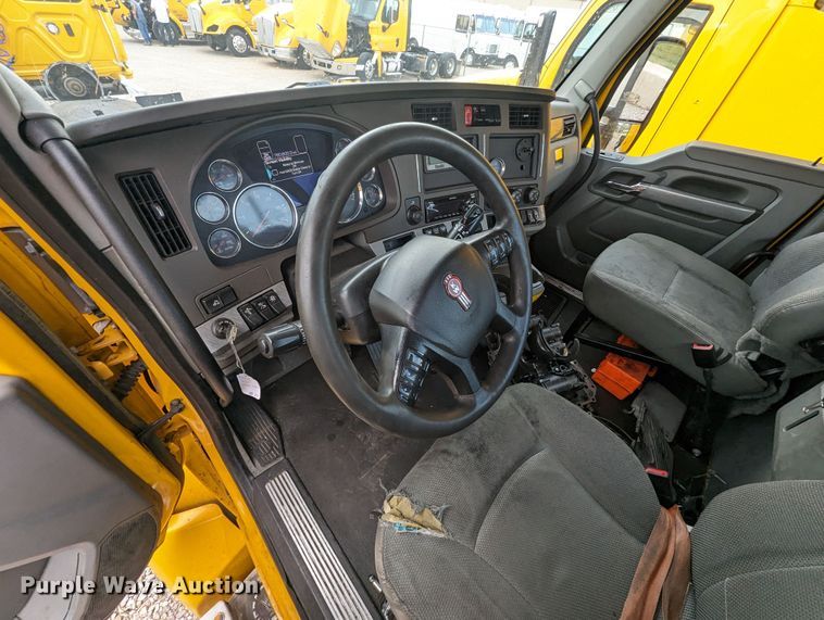 image for item MY9442 2019 Kenworth T680  semi truck