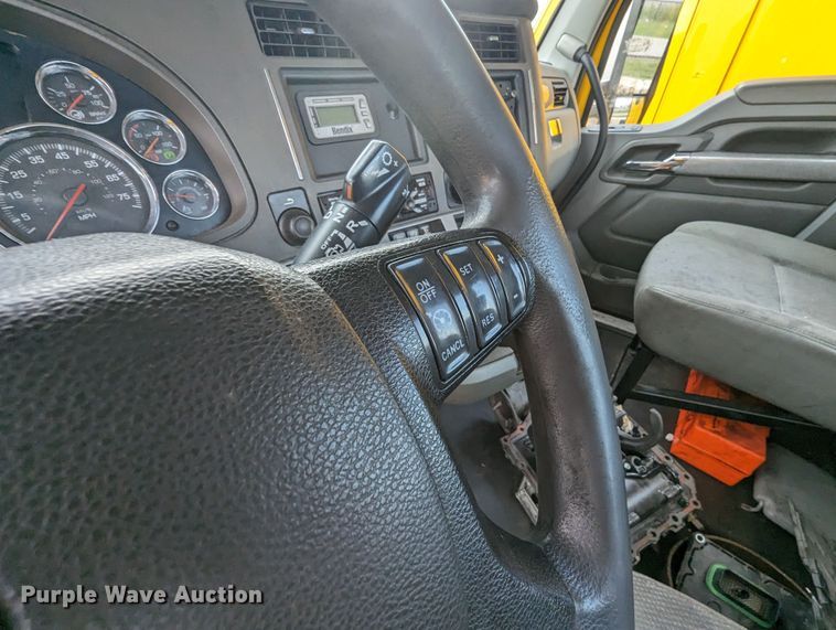 image for item MY9442 2019 Kenworth T680  semi truck