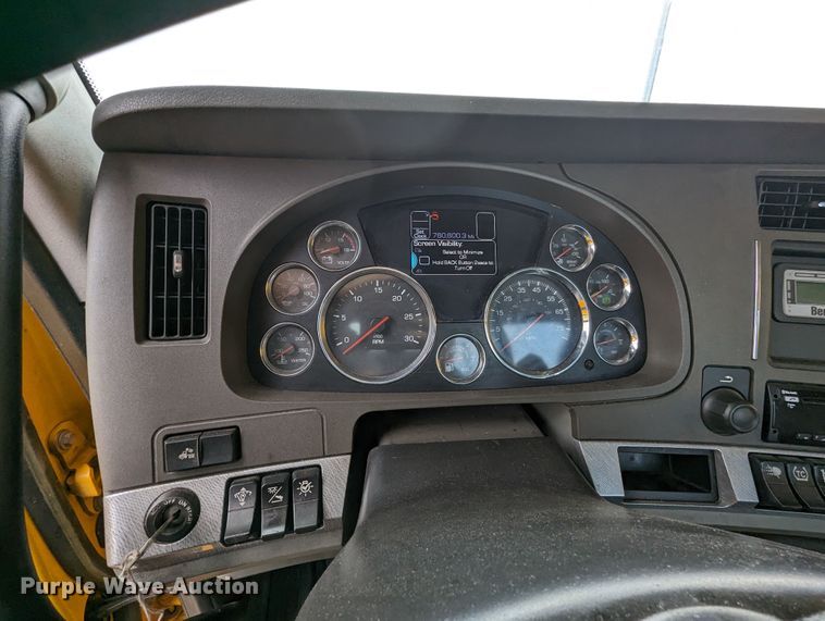 image for item MY9442 2019 Kenworth T680  semi truck