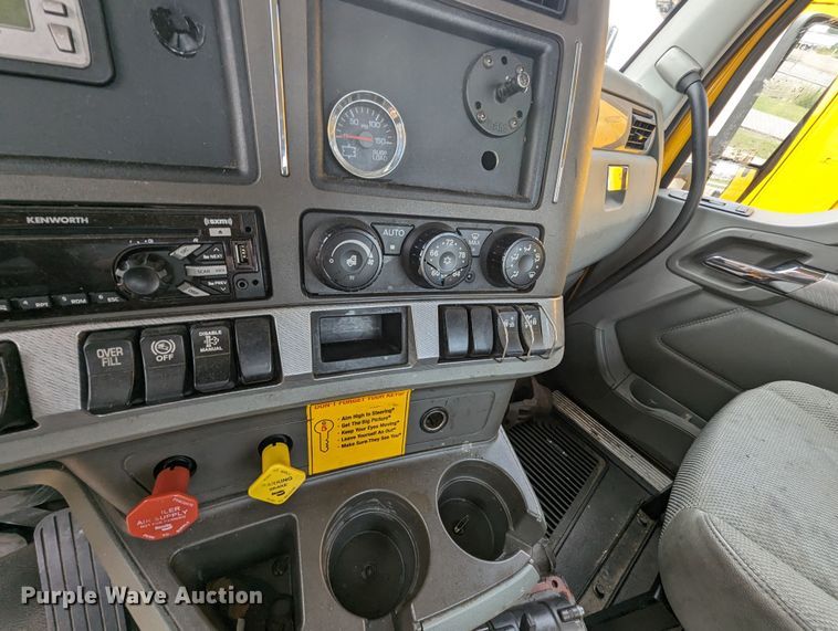 image for item MY9442 2019 Kenworth T680  semi truck