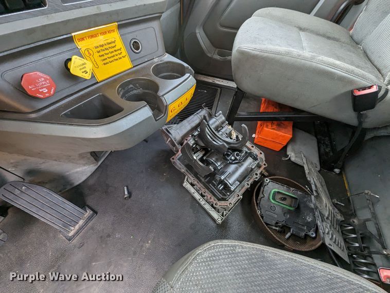 image for item MY9442 2019 Kenworth T680  semi truck