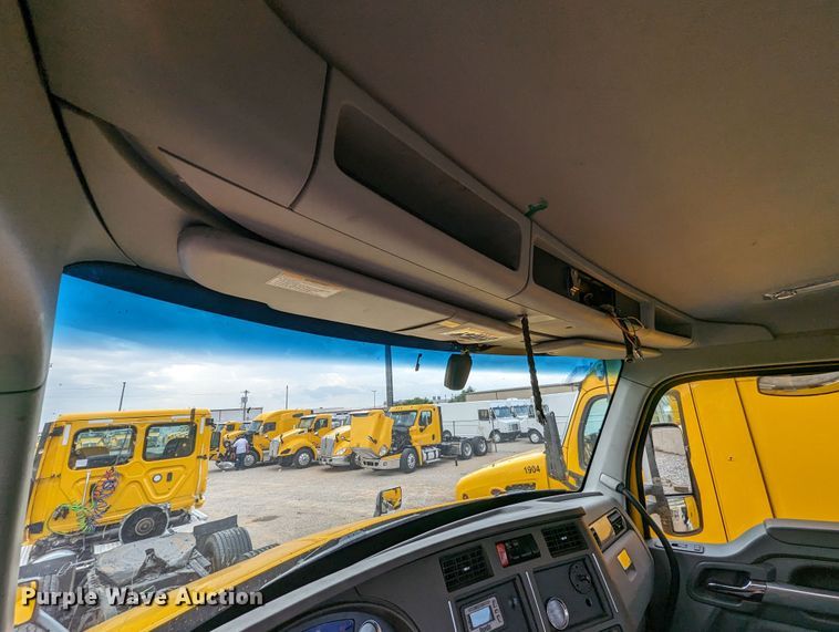 image for item MY9442 2019 Kenworth T680  semi truck