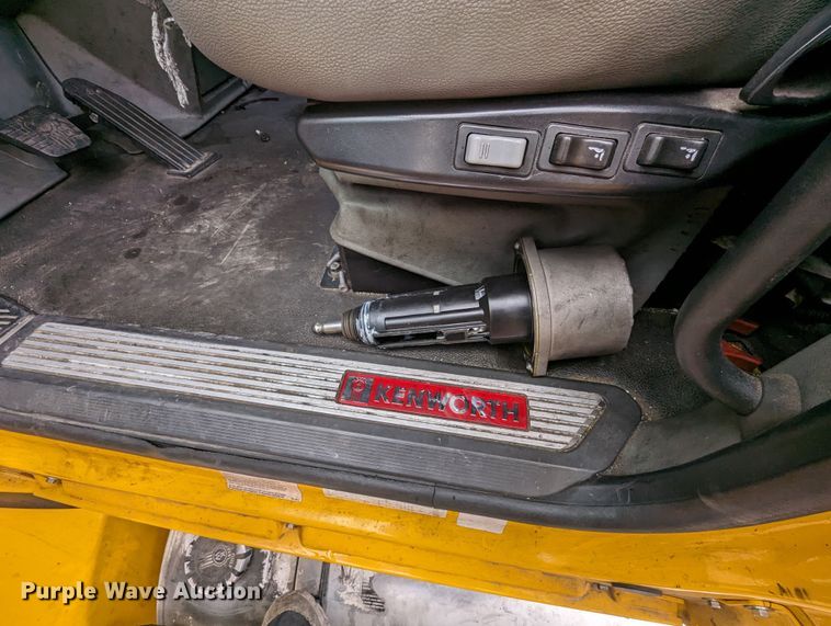 image for item MY9442 2019 Kenworth T680  semi truck