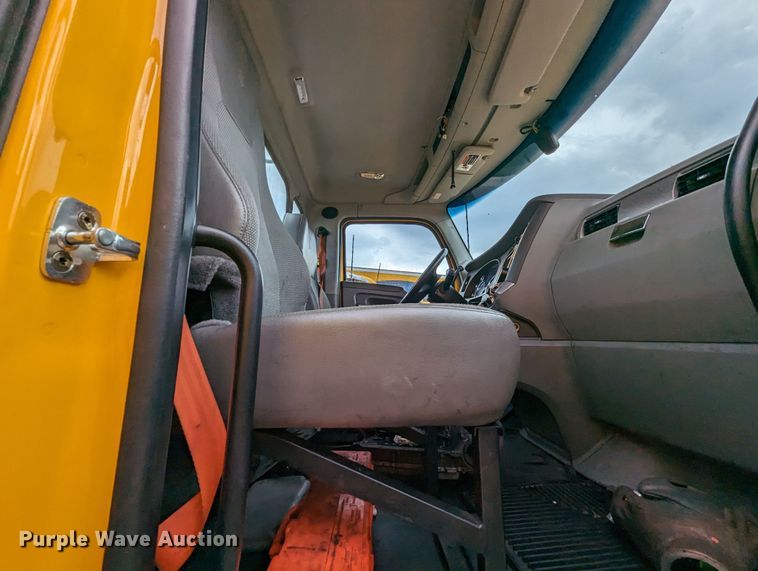 image for item MY9442 2019 Kenworth T680  semi truck