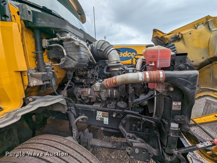 image for item MY9442 2019 Kenworth T680  semi truck