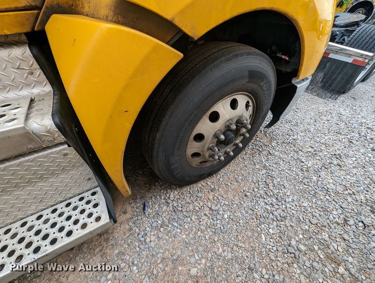 image for item MY9442 2019 Kenworth T680  semi truck