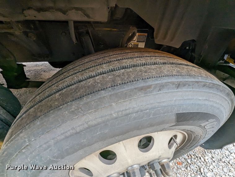 image for item MY9442 2019 Kenworth T680  semi truck