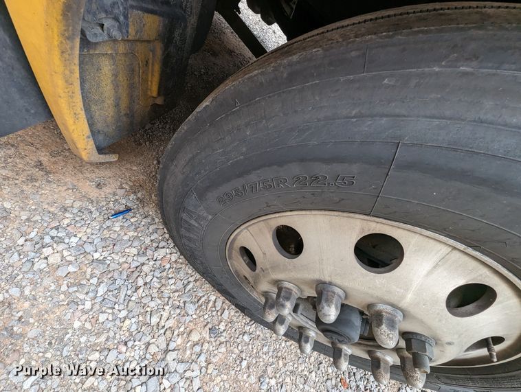 image for item MY9442 2019 Kenworth T680  semi truck