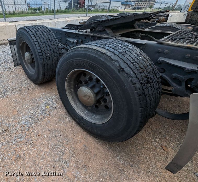 image for item MY9442 2019 Kenworth T680  semi truck