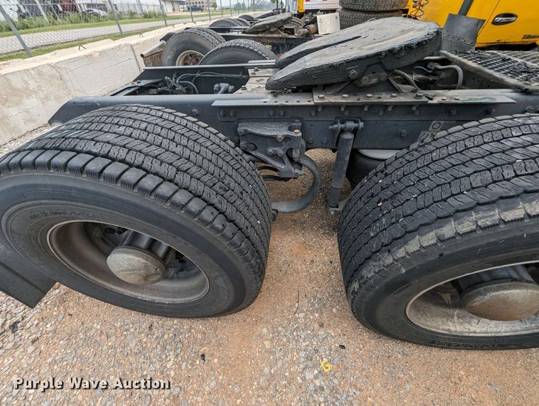 image for item MY9442 2019 Kenworth T680  semi truck