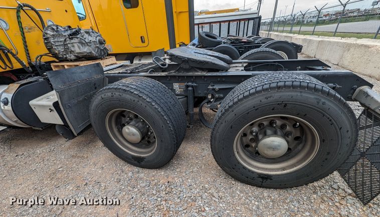 image for item MY9442 2019 Kenworth T680  semi truck