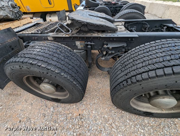 image for item MY9442 2019 Kenworth T680  semi truck