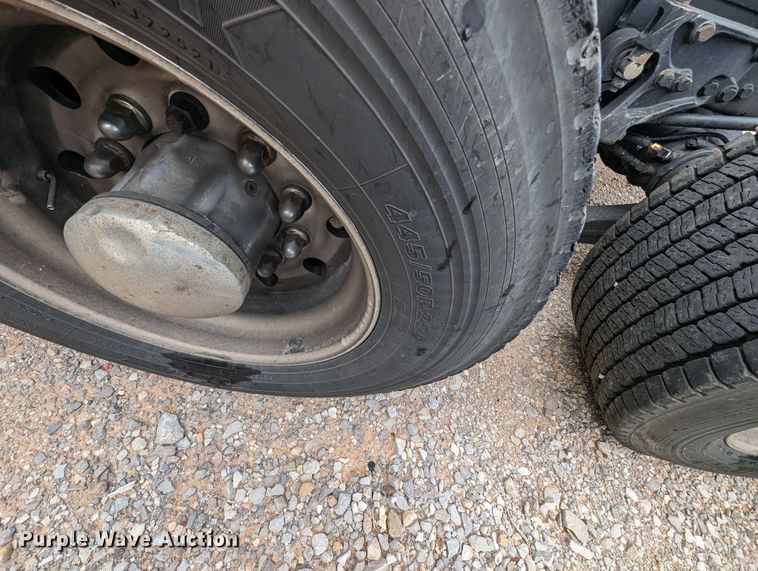 image for item MY9442 2019 Kenworth T680  semi truck