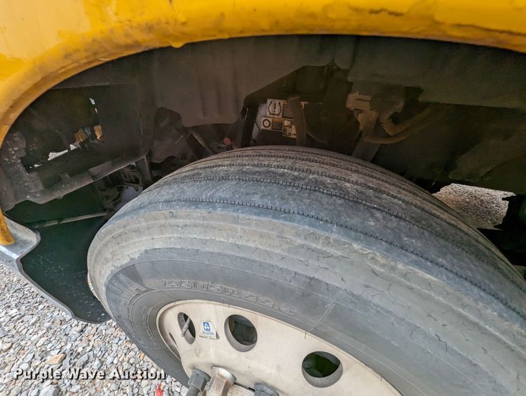 image for item MY9442 2019 Kenworth T680  semi truck