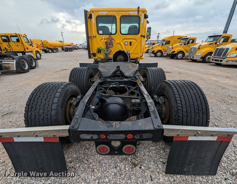 image for item MY9443 2018 Freightliner Cascadia 125  semi truck