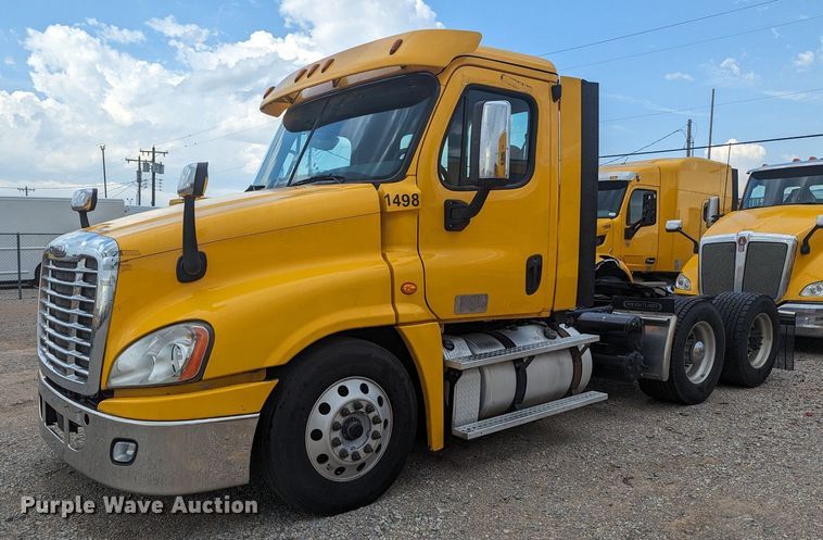 image for item MY9443 2018 Freightliner Cascadia 125  semi truck