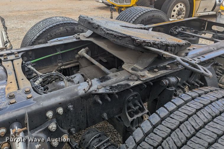 image for item MY9443 2018 Freightliner Cascadia 125  semi truck