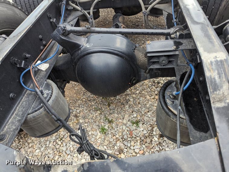 image for item MY9443 2018 Freightliner Cascadia 125  semi truck