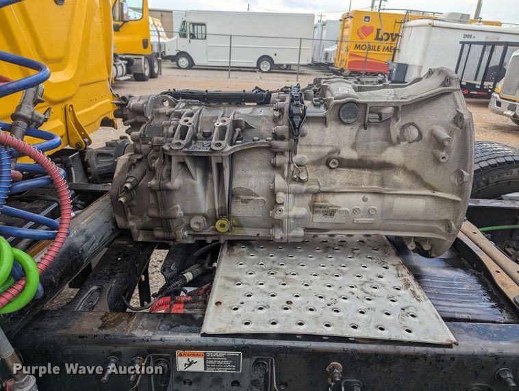 image for item MY9443 2018 Freightliner Cascadia 125  semi truck