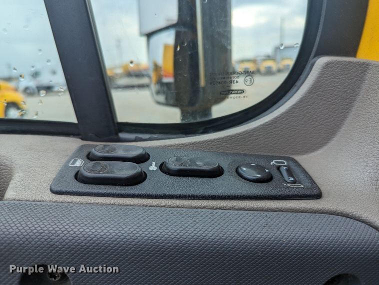 image for item MY9443 2018 Freightliner Cascadia 125  semi truck