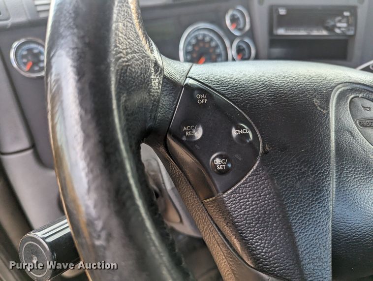 image for item MY9443 2018 Freightliner Cascadia 125  semi truck