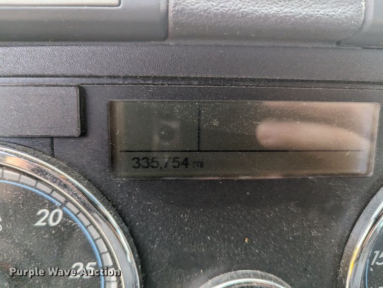 image for item MY9443 2018 Freightliner Cascadia 125  semi truck