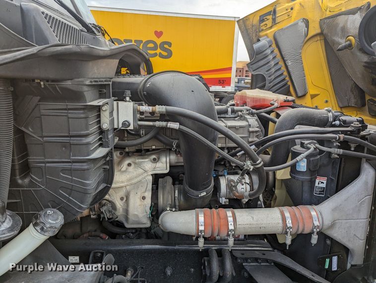 image for item MY9443 2018 Freightliner Cascadia 125  semi truck