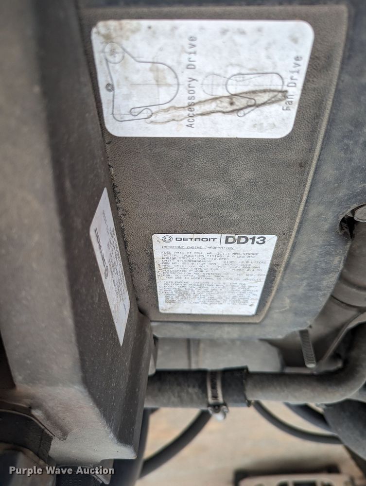 image for item MY9443 2018 Freightliner Cascadia 125  semi truck