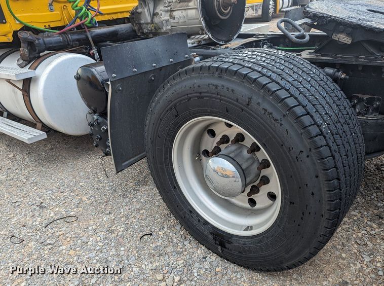 image for item MY9443 2018 Freightliner Cascadia 125  semi truck