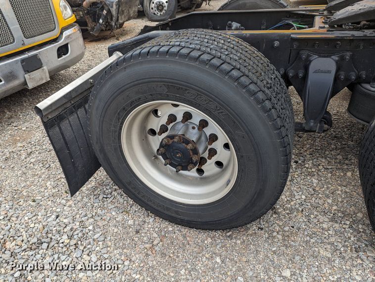 image for item MY9443 2018 Freightliner Cascadia 125  semi truck