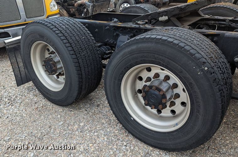 image for item MY9443 2018 Freightliner Cascadia 125  semi truck