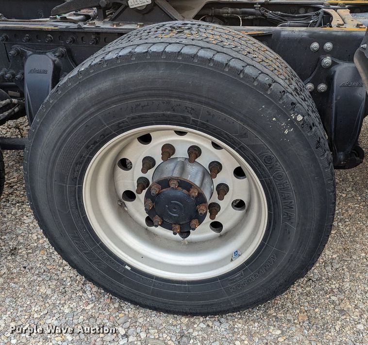 image for item MY9443 2018 Freightliner Cascadia 125  semi truck