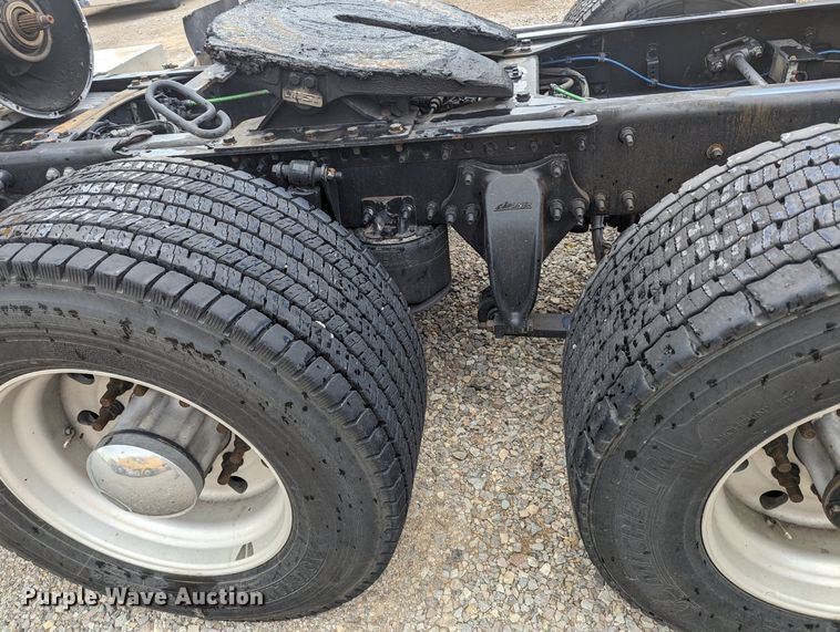 image for item MY9443 2018 Freightliner Cascadia 125  semi truck