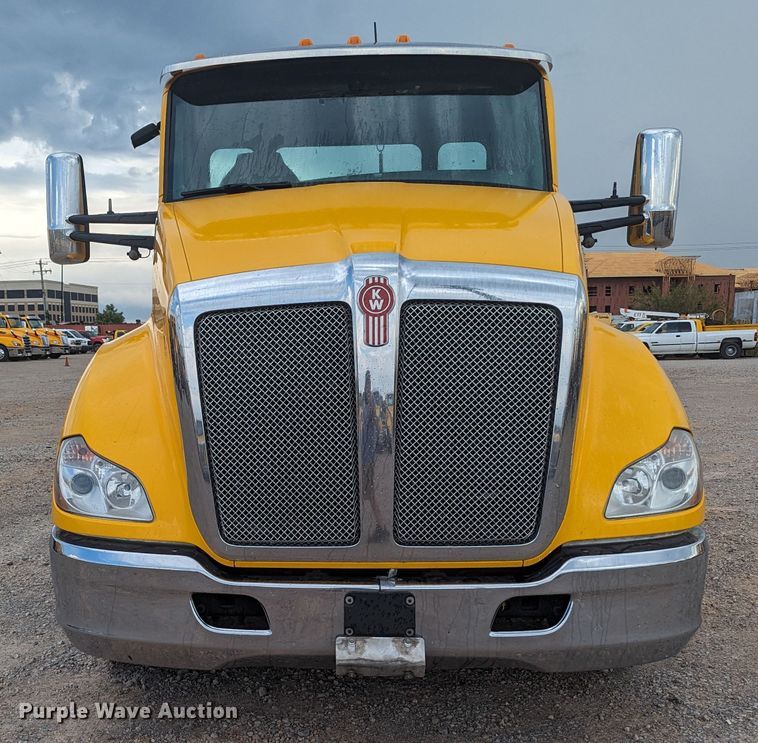 image for item MY9444 2019 Kenworth T680  semi truck