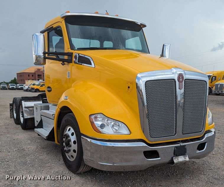image for item MY9444 2019 Kenworth T680  semi truck