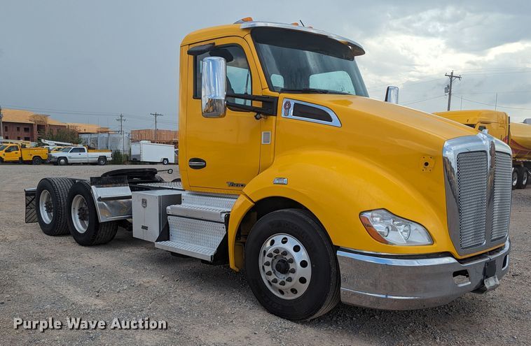 image for item MY9444 2019 Kenworth T680  semi truck