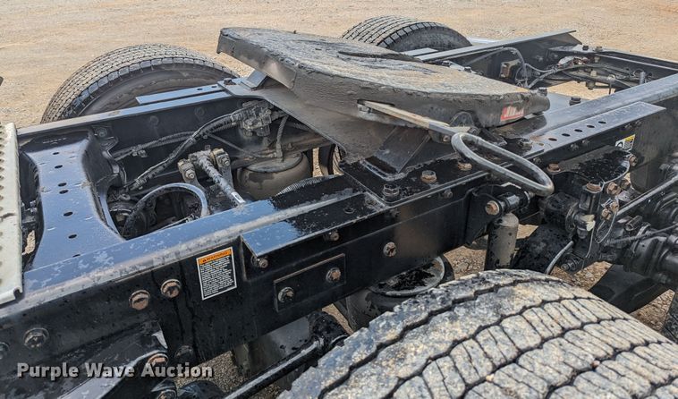 image for item MY9444 2019 Kenworth T680  semi truck