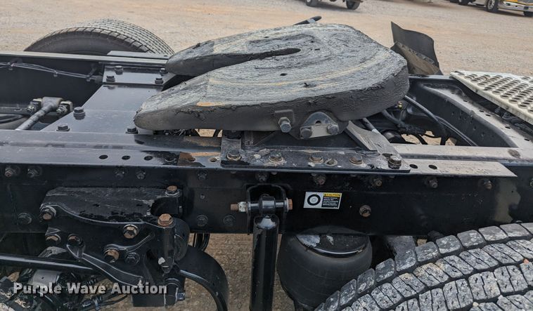 image for item MY9444 2019 Kenworth T680  semi truck