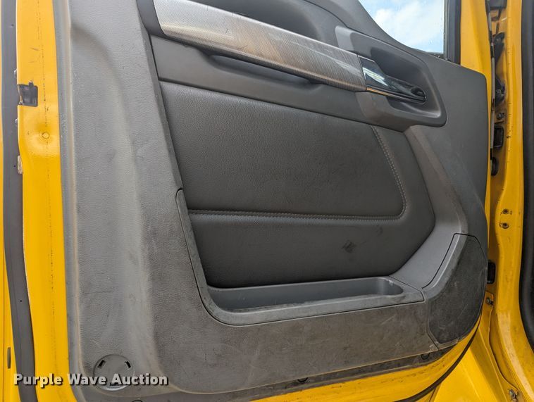 image for item MY9444 2019 Kenworth T680  semi truck