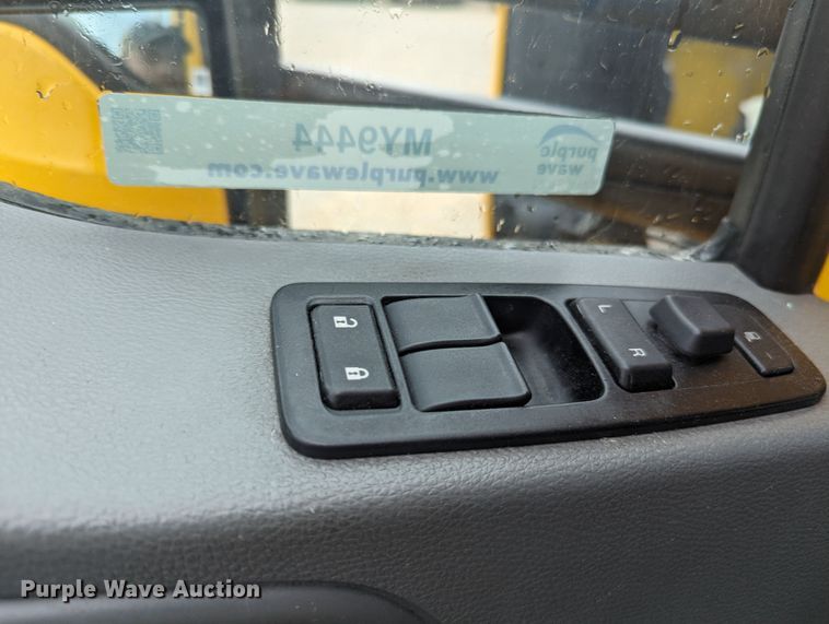 image for item MY9444 2019 Kenworth T680  semi truck