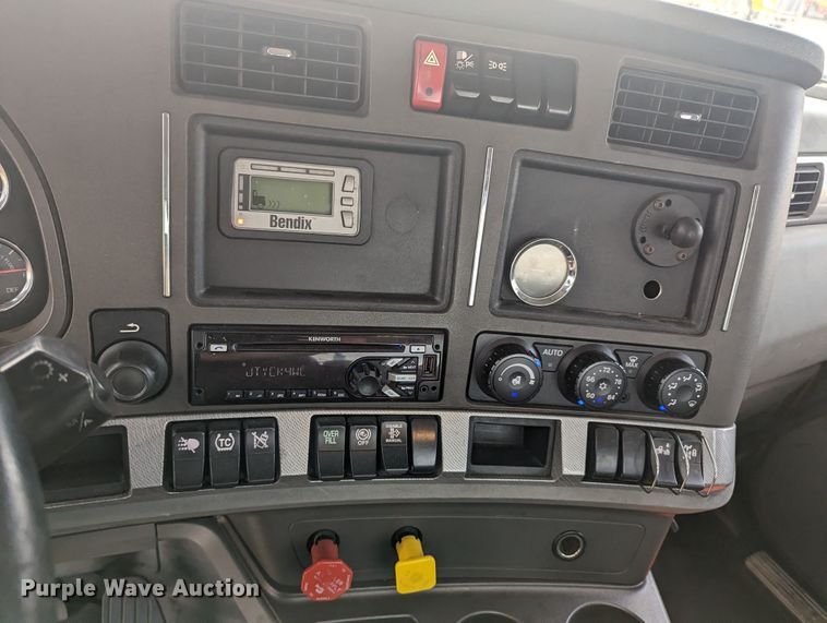 image for item MY9444 2019 Kenworth T680  semi truck