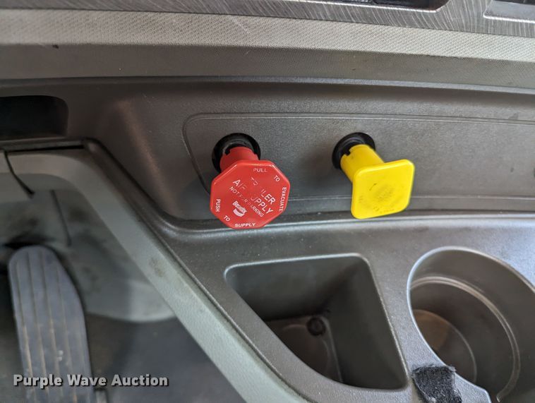 image for item MY9444 2019 Kenworth T680  semi truck